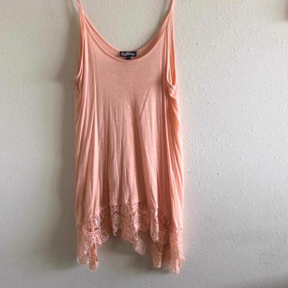 Laced bottom tank